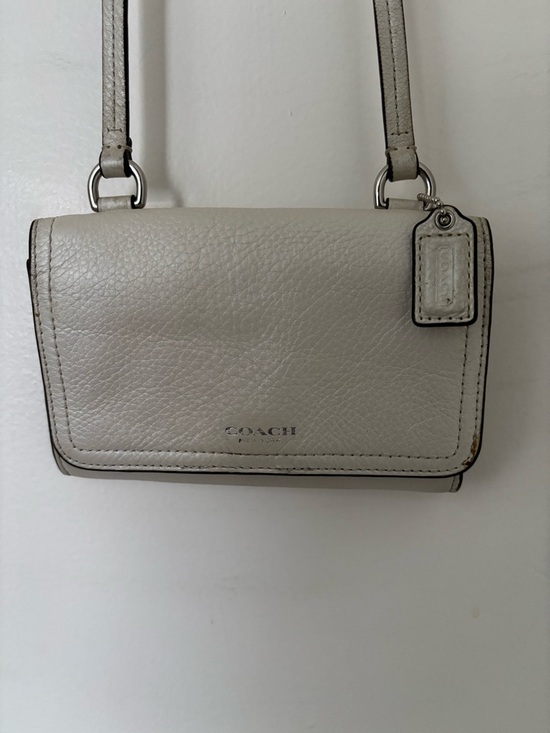 Coach Handbags - COACH  Leather Crossbody wallet